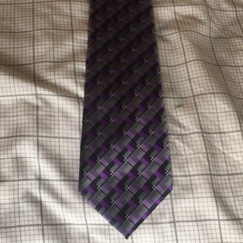 Arrow Tie - Picture 1 of 2